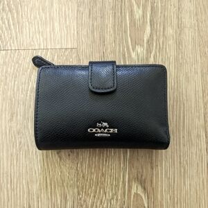 Coach Pebbled Leather Medium Corner Zip Wallet in Black